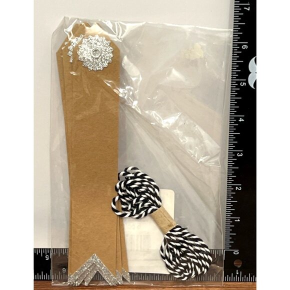 Brown Kraft Paper Gift Tags With silver Glitter & String 6 pack - Picture 1 of 3